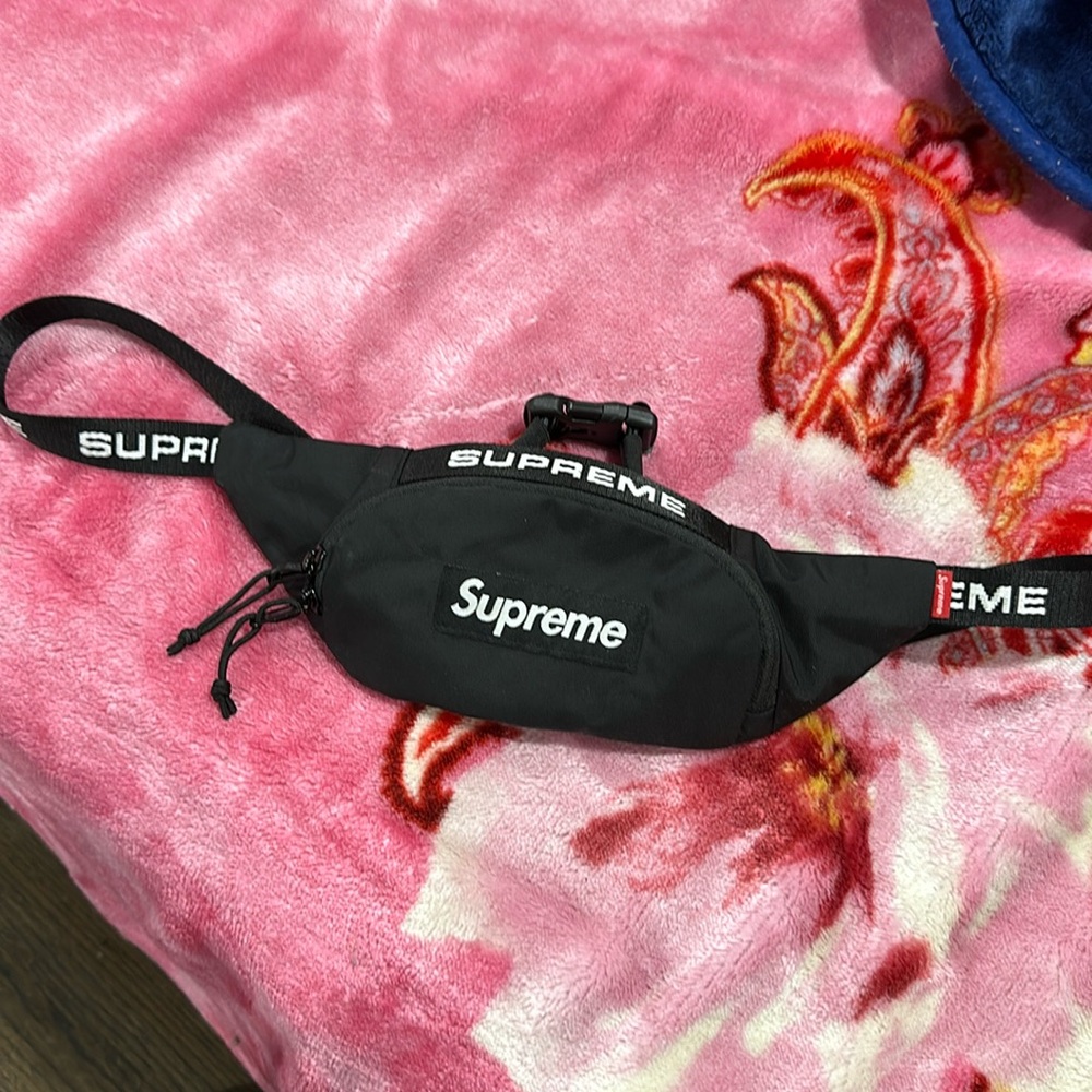 Supreme cross body/ fanny pack